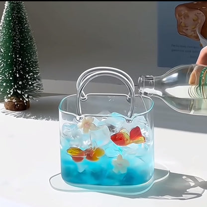 🍹Handbag-Shaped Glass Cup with Handles – The Most Aesthetic Summer Drinkware! ✨💎 Unique 750ml, Food-Grade Glass, Large Capacity, With Straw & Handle ✨